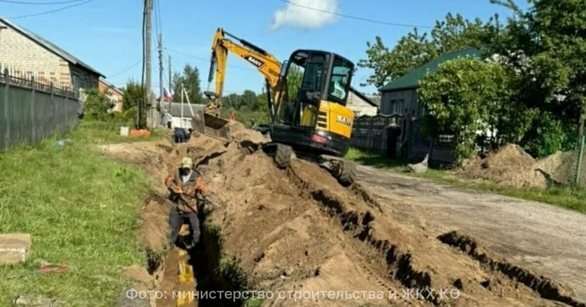 Власти рассказали, когда посёлки в Багратионовском районе смогут получить природный газ фото В Калининградской области в Багратионовском районе проложили 35 километров сетей внутрипоселкового газопровода низкого давления. Об этом сообщает региональное министерство строительства и ЖКХ. Как отметили в ведомстве, всего до конца 2026 года будет построено 53 км сетей в посёлках Широкое, Нагорное, Дубровка, Долгоруково, Чапаево, Пограничное, Корнево и Пограничный с вводами к жилым домам. Всего к природному газу смогут подключиться 2189 домовладений. Здесь проживают почти шесть тысяч человек.