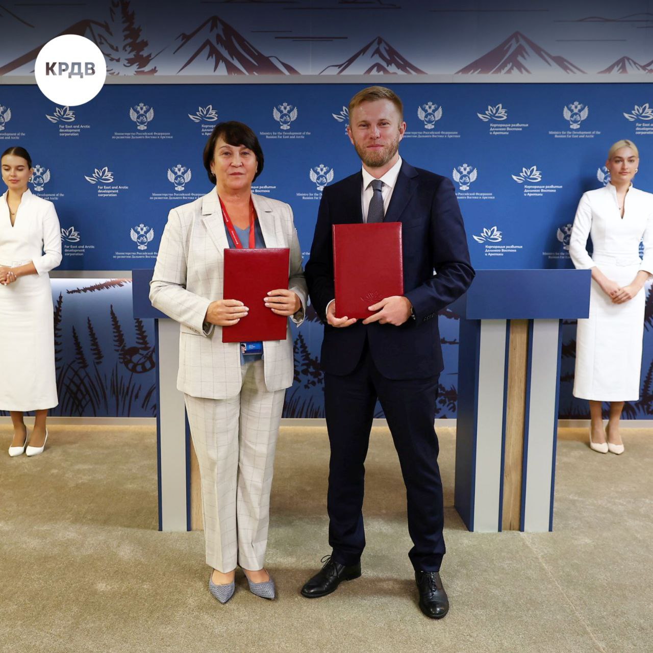 Современную гостиницу построят на ТОР Михайловский в Приморском крае в 2027 году КРДВ присвоила компании НК АСТЕР статус резидента ТОР на Восточном экономическом форуме Проект нового резидента направлен на строительство гостиницы в Михайловском округе Приморского края По соглашению с КРДВ инвестиции в проект составляют 540 млн рублей работу получат 22 жителя Приморского края Тамара Муленкова генеральный директор НК АСТЕР Статус резидента ТОР Михайловский предоставляет нам ключевые преимущества для реализации этого проекта прежде всего доступ к земельному участку и необходимой инфраструктуре Это значительно ускоряет старт строительства и снижает первоначальные затраты Наша гостиница станет не только комфортным местом для туристов но и важным социальным объектом для всего района создав новые рабочие места Кроме того мы ориентируемся на потребности других резидентов ТОР предлагая современные условия для размещения их сотрудников и деловых партнёров тор поддержкабизнеса