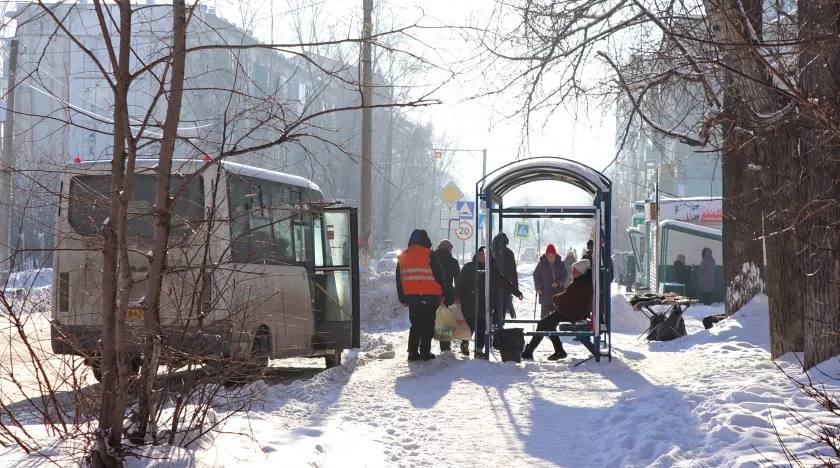 Ситуацию с транспортом в Бийске будут решать на краевом уровне  Губернатор Виктор Томенко принял решение о создании рабочей группы под руководством министерства транспорта региона, которая в свою очередь займётся вопросами общественного транспорта в Бийске.  «Радикальных изменений за короткий период, конечно, произойти не может. В любом случае наша задача держать баланс интересов и жителей города, и перевозчиков, и предприятий, работающих в Бийске», — сообщил Виктор Томенко в своём телеграм-канале.    Подписаться   Прислать новость