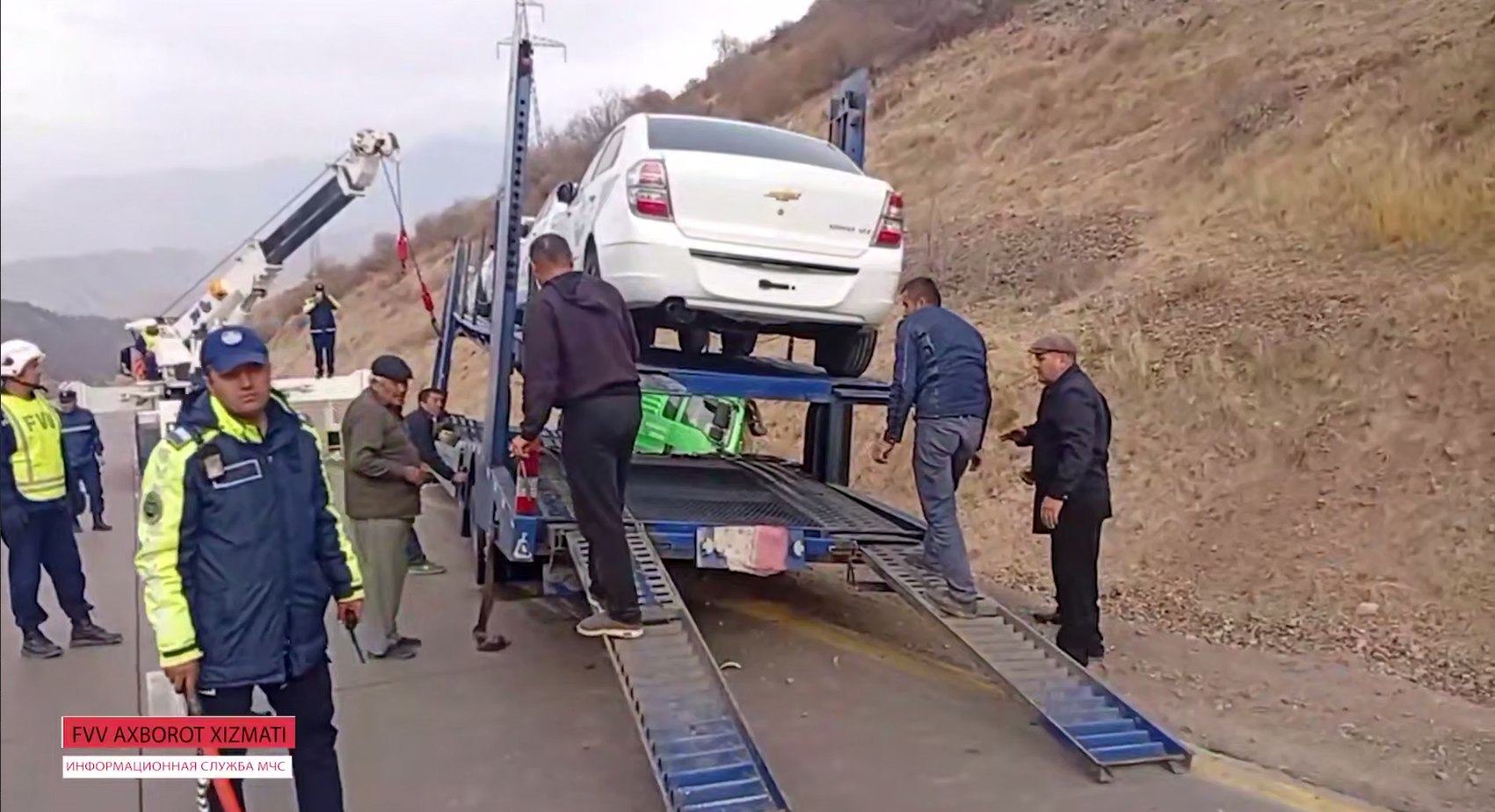 На перевале Камчик произошли два ДТП водители потеряли управление Сегодня 28 октября в 06 10 на участке автомобильной дороги А 373 проходящей через перевал Камчик в направлении Долина Ташкент водитель грузового автомобиля марки SHACMAN потерял управление и машина съехала в кювет Подробнее   anhor uz news kamchik cases anhoruz Новости события мнения Мобильное приложение IOS Android