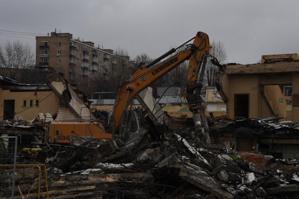 В Перми на ул. Папанинцев, 19 начали расселять аварийный дом  В многоквартирном жилом доме 1959 года постройки проживают 29 человек. Вскоре расселят дома на ул. Барамзиной, 70 и 72.  Эту территорию подготавливают для комплексного развития микрорайона. Там планируют построить новое жилье, школу, обновить инженерную и транспортную инфраструктуры.     Подпишись на «КП-Пермь»