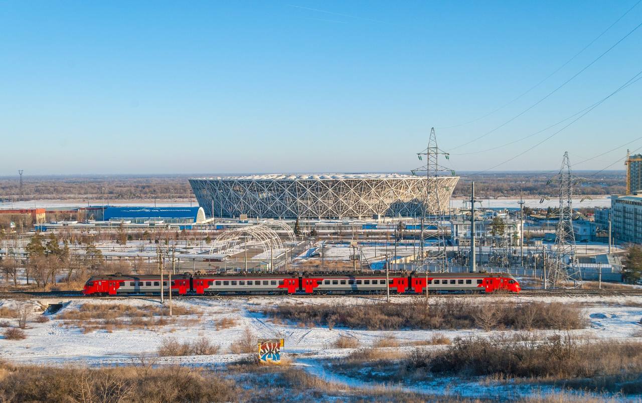 Назначена новая городская электричка Волгоград 1 Шпалопропитка С 26 декабря для удобства волгоградцев начнёт курсировать новая городская электричка следующая по маршруту Волгоград 1 Шпалопропитка Поезд будет ходить по пятницам 6337 Волгоград 1 Шпалопропитка отправление в 16 40 прибытие в 17 30 6338 Шпалопропитка Волгоград 1 отправление в 19 55 прибытие в 20 45 Также обращаем внимание что с 23 декабря изменится периодичность курсирования пригородного поезда Волгоград 1 Суровикино Рейсы будут выполняться пять раз в неделю вместо семи по понедельникам средам пятницам субботам и воскресеньям 6615 Волгоград 1 Суровикино отправление в 06 42 прибытие в 09 32 6616 Суровикино Волгоград 1 отправление в 13 03 прибытие в 16 03 ℹ  Подробности на сайте АО Волгоградтранспригород и в приложении РЖД Пассажирам