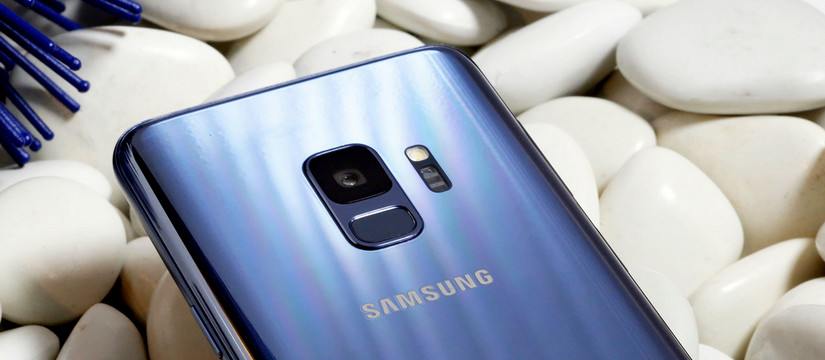 В сети появилась информация о необычном способе взлома смартфонов Samsung: злоумышленникам достаточно отправить специальное голосовое сообщение через Google Messages, чтобы получить удаленный доступ к устройству.  Примечательно, что пользователь может даже не догадываться о происходящем – уязвимость срабатывает без подтверждения или дополнительных действий со стороны владельца.