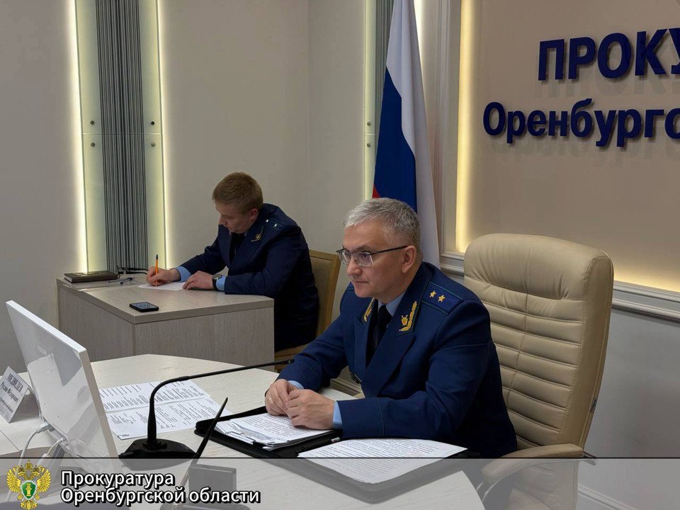 За девять месяцев в Оренбуржье зафиксировали 391 коррупционное преступление Под руководством прокурора Оренбургской области Руслана Медведева прошло совещание по вопросам борьбы с коррупцией За девять месяцев 2025 года в области зафиксировано 391 коррупционное преступление 211 фактов взяточничества 110 мошеннических и 62 связанных с присвоением и растратой Несмотря на достигнутые результаты уровень коррупции в регионе остается высоким Прокурор призвал усилить работу по выявлению и пресечению крупных коррупционных дел связанных с хищением бюджетных средств и злоупотреблениями в госзакупках особенно в рамках национальных проектов Принято решение о введении дополнительных организационно практических мер для повышения эффективности борьбы с коррупцией в области Фото прокуратура Оренбургской области