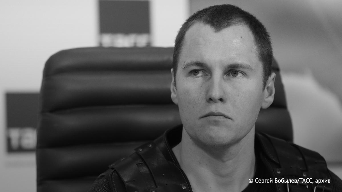 Чемпион мира по мотогонкам на льду Николай Красников погиб в ДТП в Башкирии, сообщил министр спорта Башкирии Руслан Хабибов. Ему было 40 лет. Видео: Telegram-канал Госавтоинспекции Башкортостана