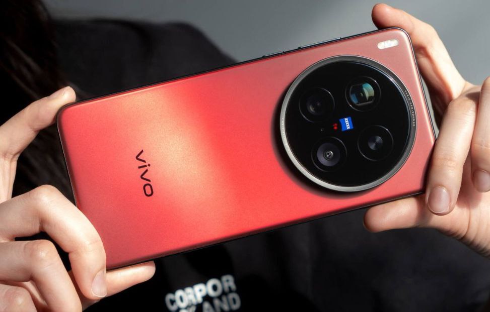 Vivo ещё поборется с Huawei со своим новым камерофоном По данным инсайдеров Vivo X300 Ultra первым получит сразу два модуля камеры на 200 Мп основной и телевик Размер сенсоров 1 1 4 дюйма Отдельно смартфон получит два чипа для обработки фото и видео Technodeus Подписывайся news vivo