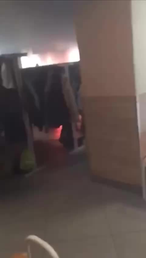 Пожар в гимназии №1 Люберец: одежда в раздевалке загорелась, дети эвакуированы
