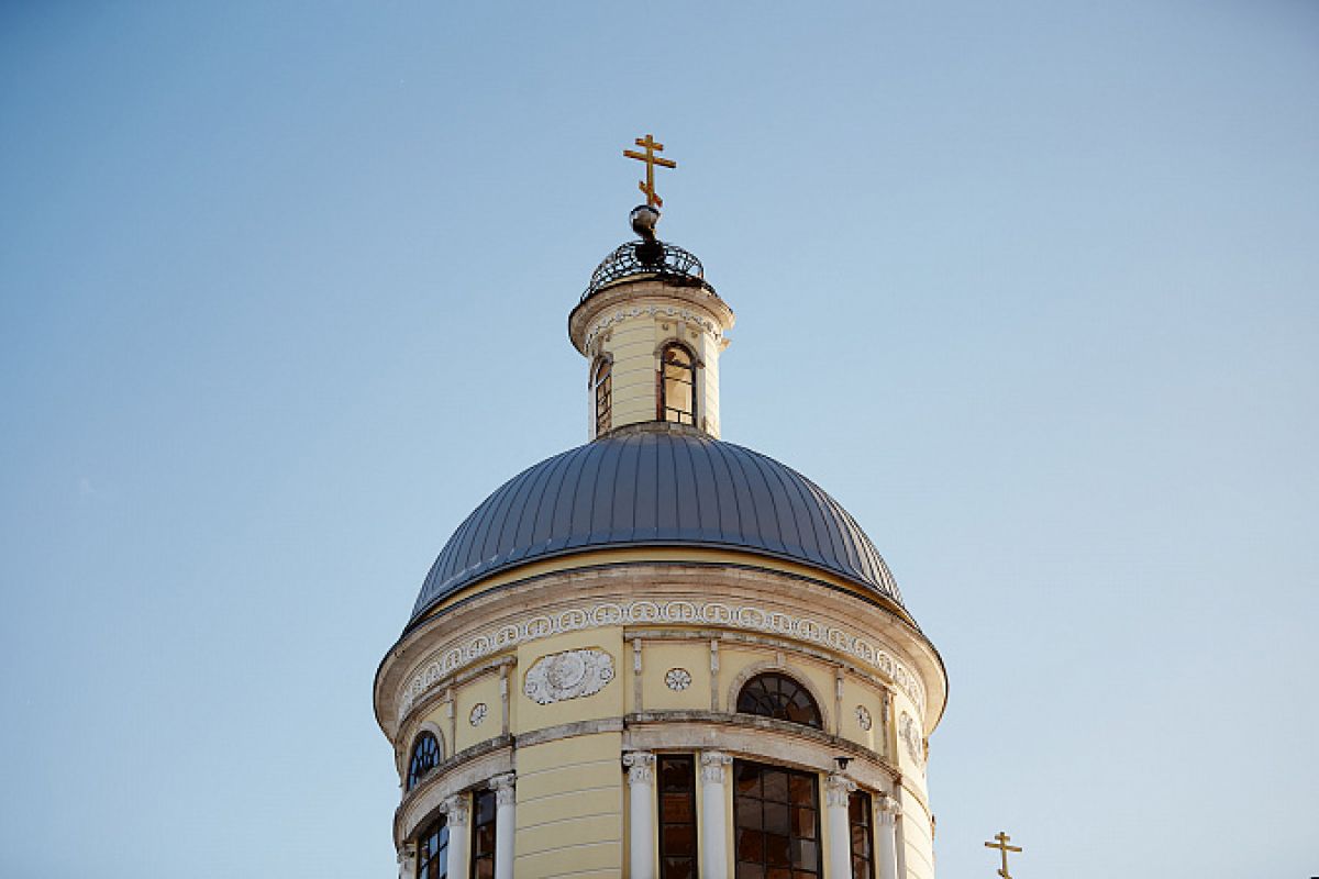 В Епифани восстанавливают Свято Никольский храм пострадавший от украинского БПЛА newstula ru fn 1770102 html Зампред правительства министр культуры и туризма региона Ольга Гремякова посетила Свято Никольский храм в поселке Епифань В настоящий момент там начались восстановительные работы на объекте культурного наследия федерального значения Прислать новость Подписаться Мы в MAX