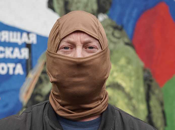 Американец из Техаса приехал в Россию, чтобы пойти на СВО и получить гражданство. Об этом рассказали власти Нижегородской области. Мужчина прошёл отбор в столице региона и сейчас готовится к отправке До этого он работал на заводе в Хьюстоне, у него с женой шестеро детей: трое сыновей и три дочери. По словам добровольца, на переезд решились всей семьёй. «Я хочу, чтобы мои дети росли на традиционных ценностях… Мы с женой и детьми хотим быть гражданами этой великой страны, я хочу на деле доказать, что достоин быть её частью. Поэтому иду на СВО. Стреляю хорошо». Царьград.ТВ — Не боимся говорить правду Подпишись