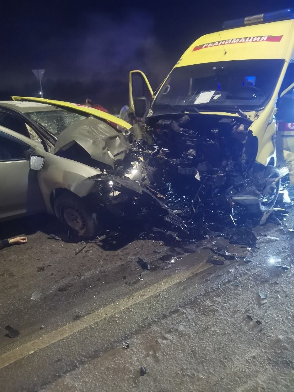 Серьезное ДТП со скорой на повороте на Тулачермет Сообщают от лобовом столкновении Renault и скорой помощи По предварительным данным есть пострадавшие Фото Тула Жесть Прислать новость