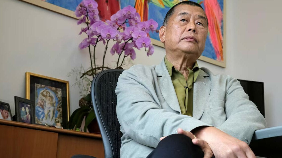 В Гонконге вынесли жесткий приговор главному диссиденту режима Суд Гонконга приговорил медиамагната и диссидента Джимми Лая к 20 годам тюрьмы по делу о нацбезопасности   Прислать новость