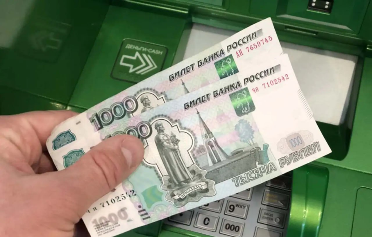 Вице президент ассоциации малого и среднего предпринимательства Опора России член ОП РФ Владислав Гриб прокомментировал Ридусу планы правительства РФ ввести новую схему расчёта налога на имущество организаций 12 ноября стало известно что в кабинете министров готовятся изменить подход к расчету налога на имущество организаций которые владеют так называемыми едиными недвижимыми комплексами если сейчас налогом по кадастровой стоимости облагаются лишь торговые и офисные центры то по новой схеме собственник будет платить налог по кадастру и за все остальные хозяйственные производственные и складские помещения входящие в один комплекс с ними Нельзя повышать налоги со всех сторон всеми путями Кроме того надо помнить не только о налогах а и о закредитованности бизнеса о ставке по которой он платит эти кредиты о падении покупательной способности Такие инициативы надо вводить обязательно консультируясь с бизнес сообществом сказал Ридусу Гриб www ridus ru n 731441 ridusnews