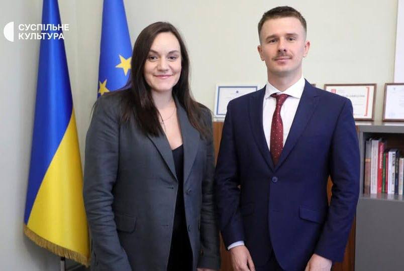 В Украине открытый гей который занимается защитой прав секс меньшинств стал замминистра культуры Иван Вербицкий совершил каминг аут в 2019 году и активно занимается защитой прав ЛГБТ сообщества Записки Феликса отправь другу