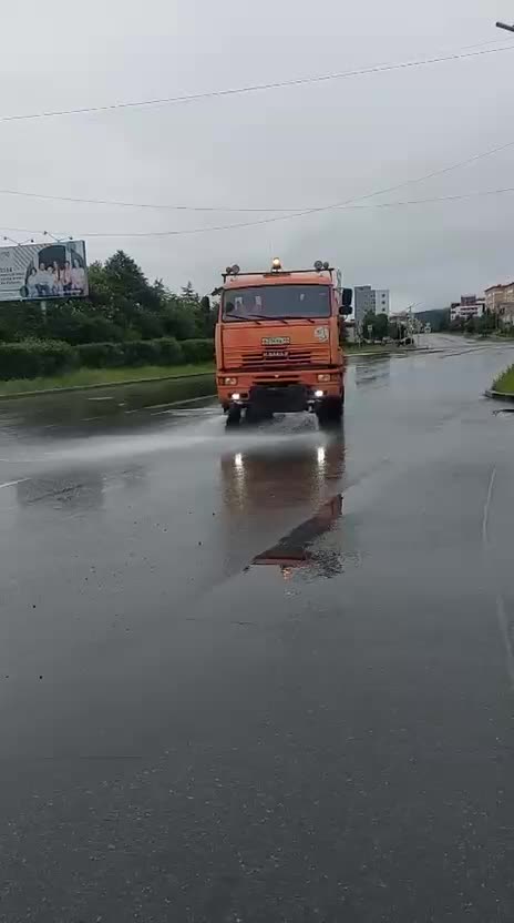 В Рязани продолжается уборка и благоустройство городских улиц