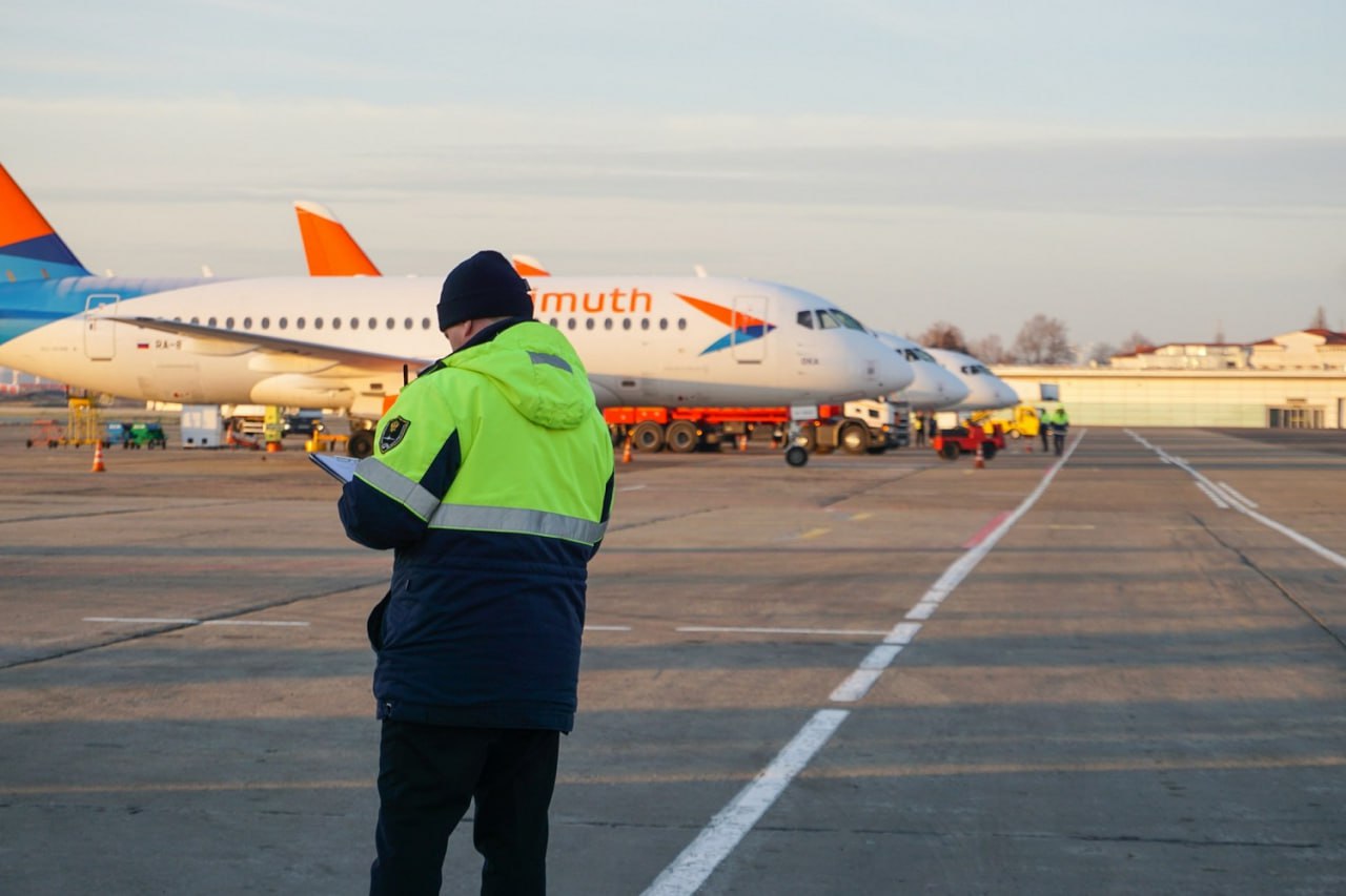 Я надеюсь да так глава Минтранса РФ Андрей Никитин ответил на вопрос скоро ли откроют аэропорты на юге России Возобновления работы авиагавани в Ростове на Дону ждали ещё в прошлом году назывались разные даты но она так и не открылась Эксперт туррынка рассказал Profi Travel какие аэропорты действительно важно открыть в первую очередь и как это повлияет на туризм Подробности в материале Profi Travel profitravel авиасообщение аэропорты югроссии ростовнадону симферополь крым туризм росавиация минтранс авиарынок рейсы