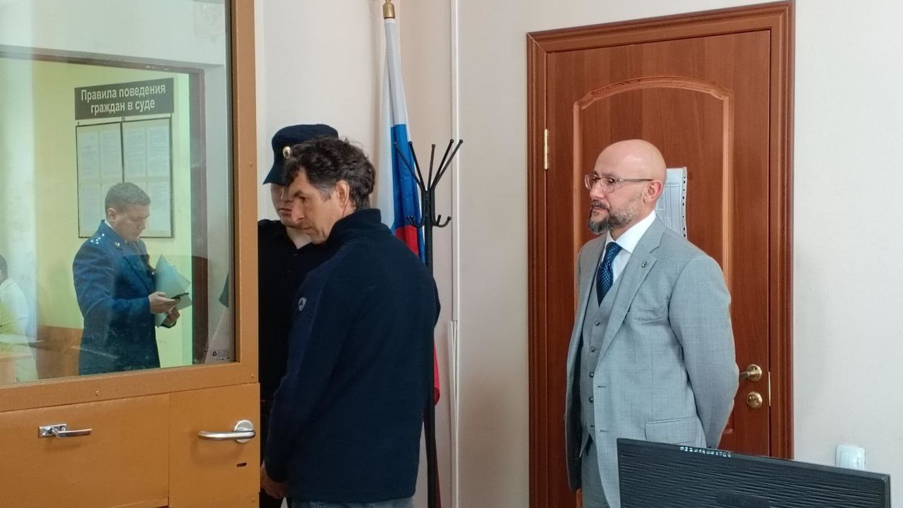 Оренбург Медиа Суд продлил домашний арест бизнесмену Олегу Гремпелю Ленинский районный суд Оренбурга рассмотрел вопрос о продлении меры пресечения предпринимателю Олегу Гремпелю Назначенный в июле домашний арест продлили еще на три месяца до 11 марта 2026 года Постановление не вступило в законную силу Оренбург Медиа