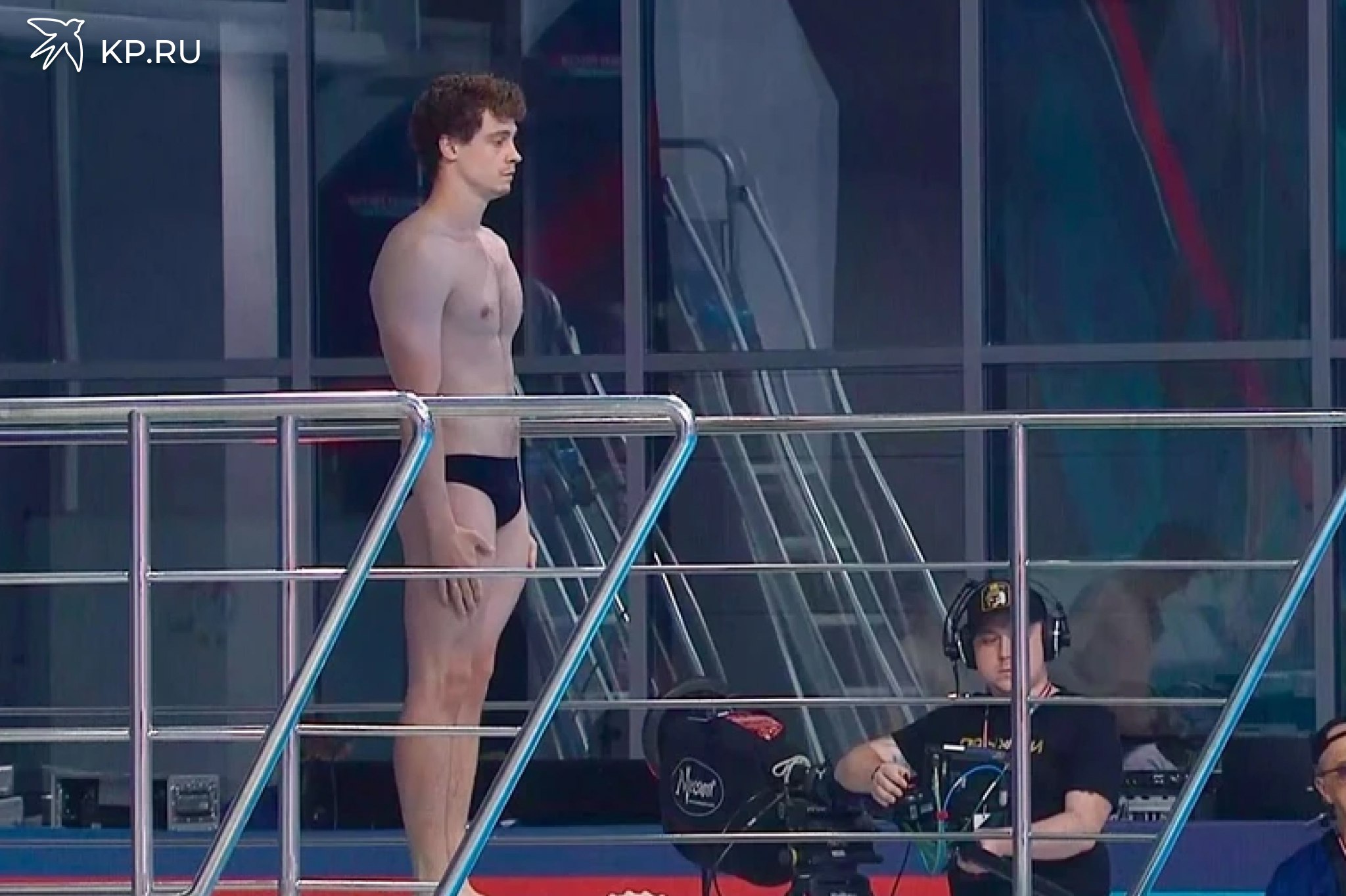 Воронежский прыгун в воду взял бронзу на чемпионате России Воронежские прыгуны в воду завоевали первую медаль на чемпионате России, проходящему с 17 по 22 июня в Екатеринбурге. Об этом сообщили в региональном Центре спортивной подготовки сборных команд. В чемпионате участвуют более 200 спортсменов из 16 регионов. Первые комплекты наград разыграли на метровом трамплине. И сразу бронзовая медаль на счету воронежского спортсмена. Геннадий Фокин замкнул тройку призеров в соревнованиях мужчин. Выступала в финале на метровом трамплине и воронежская прыгунья Елена Черных. Наша спортсменка заняла седьмое место с суммой в 232,7 балла.
