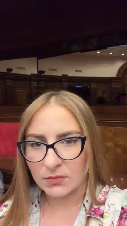 Нападение на оппозиционных депутатов в парламенте: инцидент с участием помощников 'Гражданского договора'