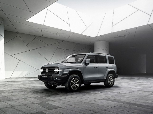 На российском рынке появится обновленный внедорожник TANK 300 На авторынке РФ готовится к дебюту обновленная версия внедорожника TANK 300 Об этом говорится на сайте медиацентра GWM Стоимость будет известна ближе к началу продаж Подробнее на сайте autostat ru