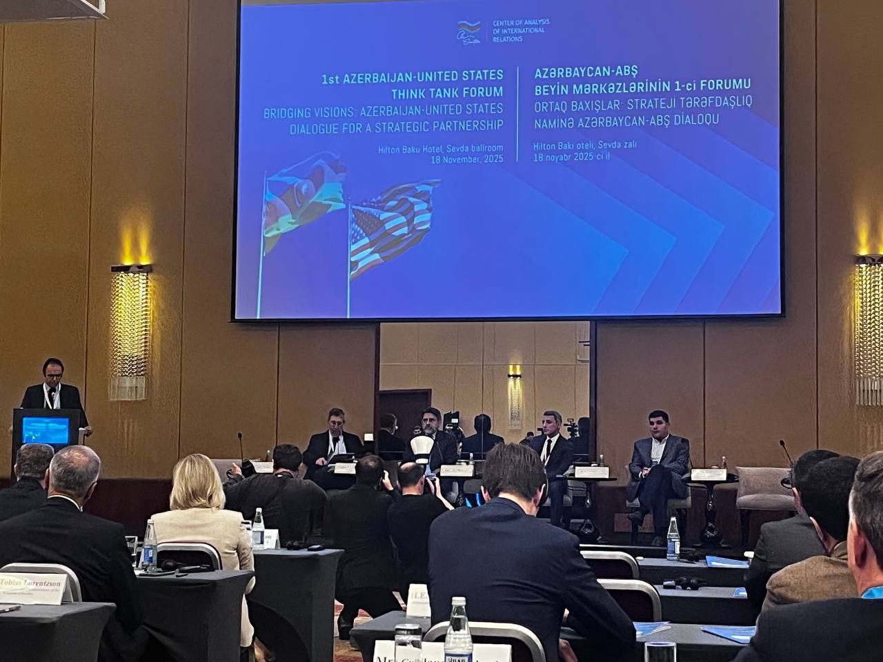 В Баку проходит первый Азербайджано американский форум мозговых центров В Баку стартовал первый Азербайджано американский форум мозговых центров В форуме на тему Общие взгляды азербайджано американский диалог во имя стратегического партнерства примут участие местные и американские мозговые центры такие как Atlantic Council New Lines Institute Hudson Institute Central Asia Caucasus Institute и представители журнала The National Interest В рамках мероприятия пройдут сессии на темы Оценка Вашингтонского саммита влияние на отношения США и Азербайджана Азербайджано армянский мирный процесс после Вашингтонского саммита и Энергетическая безопасность и связи Caucasian bureau