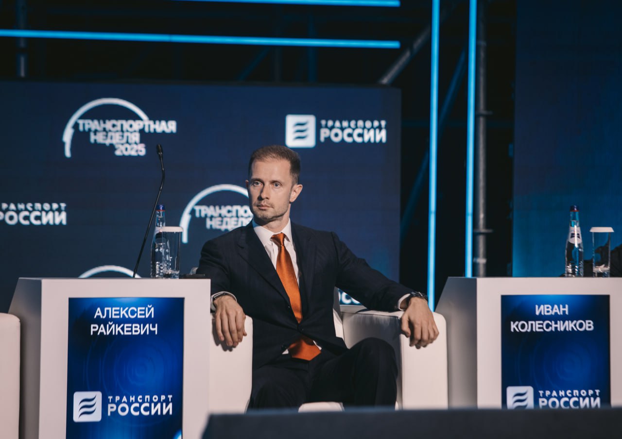 Порядка 13 млн транспортных средств подключено к ЭРА ГЛОНАСС Об этом сообщил глава АО ГЛОНАСС Алексей Райкевич на пленарной сессии Дофаминовый транспорт Все для пассажира Транспортной недели Он отметил что базовая составляющая дофаминового транспорта безопасность пассажира В среднем сигнал SOS благодаря системе передается за 19 секунд Это экономит время оказания медицинской помощи что особенно важно при тяжелых ДТП на 50 За последние 10 лет кнопка срабатывала автоматически свыше полумиллиона раз в 90 случаев это были тяжелые ДТП Своевременная передача сигнала помогла сохранить сотни жизней НеделяТранспорта Минтранс в Telegram MAX