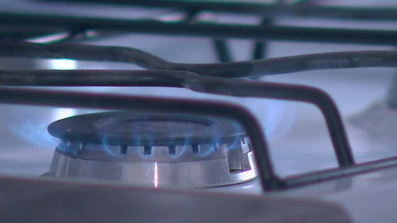 Более 70 несанкционированных подключений газа выявили в Волгоградской области в 2025 году Всего в прошлом году проверили 8 1 тысячи многоквартирных домов и частных построек провели более тысячи инспекций Техобслуживание газовых плит колонок и котлов должно проводиться не реже раза в год периодическая проверка дымовых и вентиляционных каналов не реже трех раз в год напомнили в областной администрации Подписаться Перейти на сайт MAX