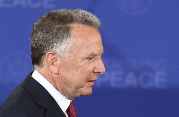 Стив Уиткофф призвал согласовать протоколы безопасности для Украины Это следует сделать для урегулирования конфликта полагает спецпосланник президента США Нам предстоит проделать большую работу в отношении протоколов безопасности для Киева Технические команды должны провести обсуждения на своём уровне прежде чем к ним приступит руководство заявил Уиткофф на бизнес форуме в Майами Спецпосланник американского президента назвал конфликт на Украине одним из самых важных для разрешения выразив надежду что Соединённые Штаты смогут способствовать урегулированию Подписаться на Говорит Москва Telegram VK MAX