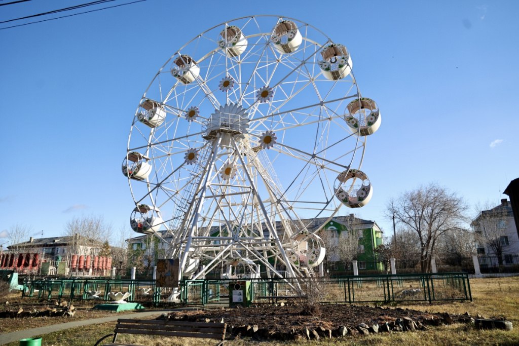 В Южноуральске в 2026 году пройдет масштабное обновление городского парка   gubernia74 ru articles society 1136891 Парк культуры и отдыха значительно преобразится благодаря победе Южноуральска на Всероссийского конкурса лучших проектов создания комфортной городской среды в малых городах и исторических поселениях По словам губернатора Челябинской области Алексея Текслера реализация проекта создаст в городе новые пространства для отдыха спорта и прогулок Парк уютный но это наследие прошлых лет отметил Алексей Текслер Обновленный парк станет большим объектом благоустройства с новыми пространствами со спортивными объектами с прогулочными дорожками в бору   t me chgub