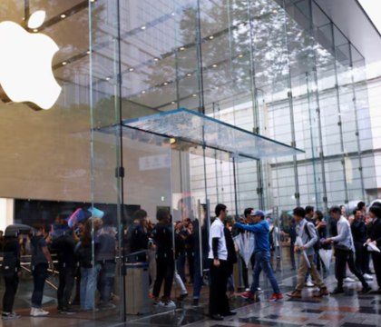 Apple разрешила сторонние магазины приложений на iPhone в Японии Apple под давлением нового японского закона направленного на повышение конкуренции на рынке смартфонов открыла экосистему iPhone для сторонних магазинов приложений Теперь японские разработчики могут запускать собственные маркетплейсы на iPhone но Apple будет брать комиссию