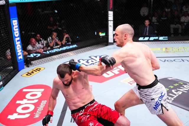 Муслим Салихов проиграл Урошу Медичу Салихов терпит поражение техническим нокаутом в первом раунде Медич прервал победную серию Муслима из трех поединков Подпишись на Meta MMA