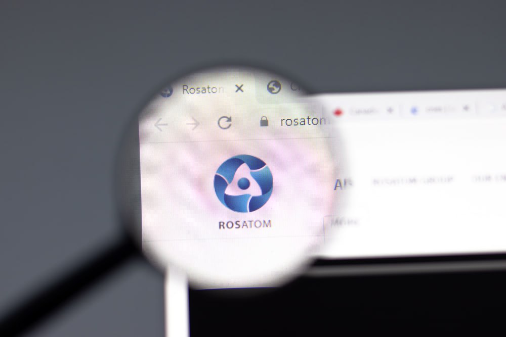 Росатом займется глубокой переработкой металлов в Сибири Государственная корпорация Росатом примет участие в формировании нового высокотехнологичного кластера глубокой переработки цветных редких и редкоземельных металлов в Ангаро Енисейском регионе Соответствующее соглашение о стратегическом сотрудничестве подписали Институт Гиредмет входящий в научный дивизион госкорпорации и фонд развития инновационного центра Долина Менделеева   Подробнее на сайте РА Русмет