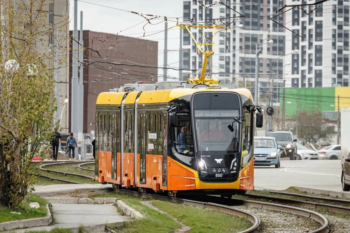 В Екатеринбурге общественный транспорт в День города будет работать до часу ночи     В Екатеринбурге продлят время работы общественного транспорта в День города. Его работа будет продлена до часу ночи.    Подписаться ↗  Обратная связь