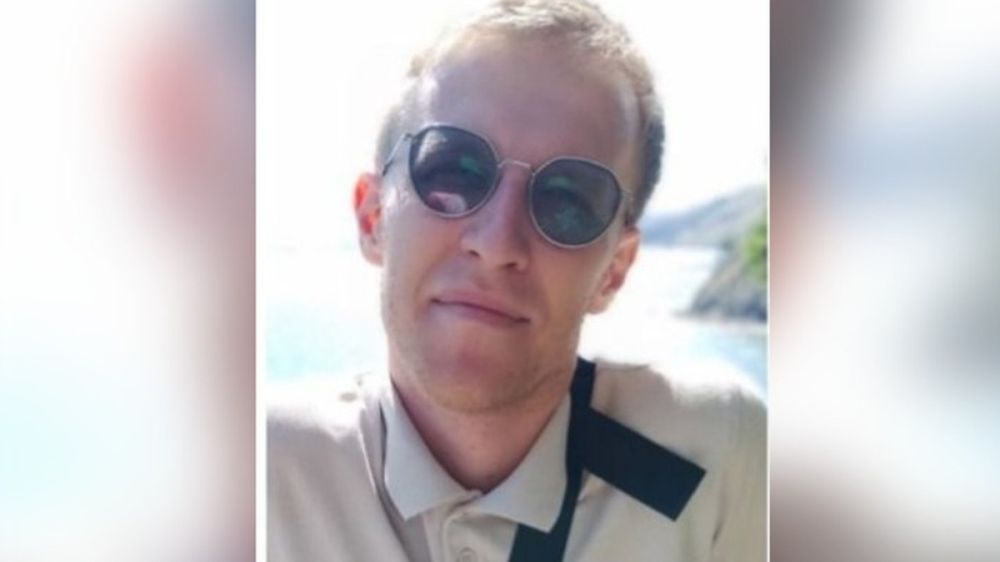 «ПоискКрым»: в Симферополе пропал 31-летний мужчина Добровольческий поисково-спасательный отряд «ПоискКрым» разместил в соцсети новую ориентировку: «Обратите внимание! Пропал #Лоссовский Владислав Артурович, 31 год 1993 г.р. , город Симферополь». С 27 мая 2025 года его местонахождение неизвестно. К сожалению, обстоятельства и место исчезновения не указаны. Ориентировка. Фото: ДПСО «ПоискКрым»/Vk Приметы Владислава Лоссовского: 182 сантиметра рост, худощавый, русые волосы и серые глаза. Исчезнувший был одет в светло-зеленую рубашку и бежевые брюки. Напоминаем, что продолжаются поиски 23-летнего Максима Гаха, 42-летней Леси Лубинец. Просим сообщать любую информацию связанную с поиском без вести пропавших по телефону горячей линии отряда «ПоискКр... Подробнее>>>