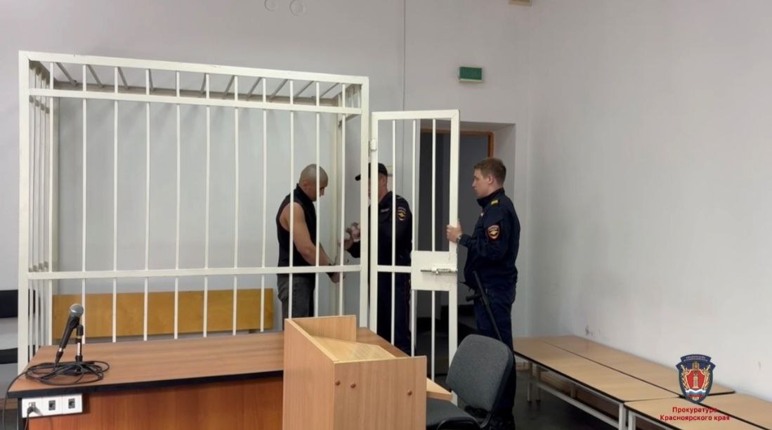 В Красноярске иностранца признали виновным в возбуждении ненависти и вражды по признакам национальности Осенью прошлого года 26-летний приезжий, будучи нетрезвым, притворился глухонемым и отказался оплачивать проезд. Замечания кондуктора игнорировал. В дело вмешались пассажиры, начался конфликт. Зачинщик ссоры попытался нанести удар ногой находившимся в транспорте, а также произносил фразы, по мнению эксперта унижающие граждан по признакам национальности, происхождения, языка. Суд вынес наказание — 4 года 10 месяцев лишения свободы в колонии общего режима.
