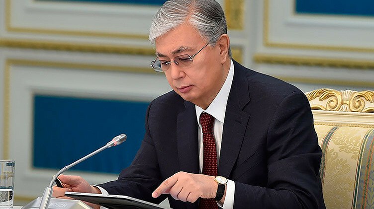 Токаев поздравил Зеленского с Днём независимости Украины Президент Казахстана Касым Жомарт Токаев направил поздравительную телеграмму Зеленскому в связи с Днем независимости Украины передает ArbatMedia В своем послании казахстанский лидер выразил пожелания мира и благополучия украинскому народу в связи с национальным праздником страны Прислать новость