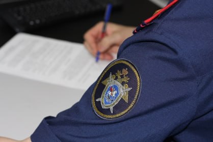 АО Закаменск которое занимается добычей и переработкой цветных металлов не выплачивало зарплату 63 работникам с начала апреля по конец августа Всего компания задолжала около 17 миллионов рублей Возбуждено уголовное дело Об этом 25 сентября сообщает следком Бурятии Детали преступления выясняются Правоохранители изъяли финансовые документы компании Ведется работа по восстановлению прав ее сотрудников Прокуратура Закаменского района поставила расследование на контроль бурятия bur24