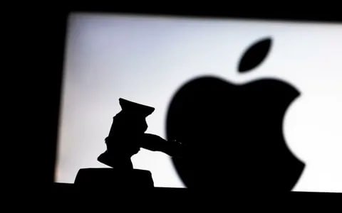 Apple и два ее подразделения получили штраф на сумму 98 6 млн от Антимонопольного ведомства Италии Регулятор пришел к выводу что корпорация заняла доминирующее положение благодаря App Store и навязывала сторонним разработчикам приложений свои правила конфиденциальности которые не соответствуют законодательству jkinvest news jkinvest