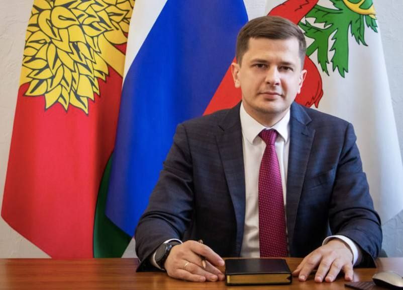 Вячеслав Жабин стал мэром города Ельца в Липецкой области Единогласным решением депутаты утвердили его на должность. Всего конкурсная комиссия рассматривала трёх кандидатов: Вячеслава Жабина, который более двух месяцев исполнял обязанности градоначальника, замдиректора Елецкого колледжа экономики Сергея Ханина и директора ДОЦ «Белая березка» Павла Богданова. Экс-глава города Евгений Боровских 15 апреля досрочно ушёл в отставку, чтобы перейти на новый пост — исполняющего обязанности уполномоченного по защите прав предпринимателей в Липецкой области. Выборный