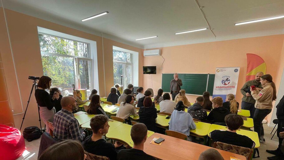 ХГПУ рассчитывает набрать 1,3 тыс. студентов на бюджетные места  Херсонский государственный педагогический университет  ХГПУ  в ходе летней вступительной кампании планирует набрать 1342 студентов на бюджетные места. Об этом Херсонскому агентству новостей сообщила ректор Нина Шашкова.  «Министерство просвещения РФ выделило контрольные цифры приема, бюджетные места на бакалавриат, магистратуру и аспирантуру. Сегодня 7 институтов университета реализуют более 100 основных профессиональных программ. В данный момент в университете обучается более 6 тыс. студентов. Образовательный процесс обеспечивают более 200 опытных преподавателей, свыше 60% преподавательского состава имеют ученую степень кандидата или доктора наук», — поделилась ректор.  Читать полностью     , VK и ОК и читайте новости на нашем сайте