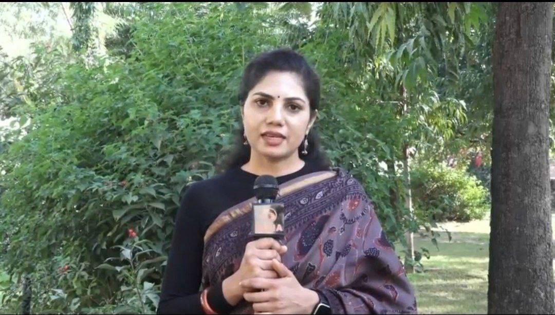 На Прямую линию к Главе Калмыкии поступил видеовопрос от журналистки одного из крупнейших телеканалов Индии DD India который работал на форуме в Элисте   Она спросила об отзывах и отклике жителей республики после приезда буддийских реликвий в Калмыкию Бату Хасиков Это событие вселило в нас веру и подчеркнуло что наша республика заслуживает всего самого лучшего Калмыкия получила благословение Будды Шакъямуни Калмыкия и Индия имеют крепкие связи в области образования науки сельского хозяйства Нас интересуют их достижения в фармацевтике строительстве