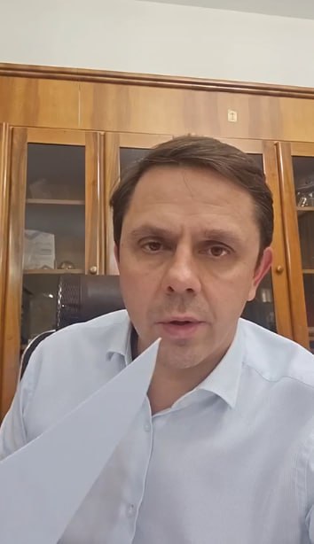 На Орловщине проведут еще одни тестовые испытания на теплосетях максимально повысят температуру Об этом сообщил губернатор сегодня во время прямого эфира в соцсетях Андрей Клычков сказал что Гидрометцентр пообещал резкие перепады температуры и сильный мороз поэтому до заморозков планируют проверить систему Не удивляйтесь если будет существенно повышена температура Для того чтоб мы систему прокачали для выявления порывов Потому что когда будет 30 тогда ремонтировать будет проблематично Футбольные фанаты и стекляшка Наших болельщиков будем максимально поддерживать Я сам постараюсь найти варианты какие могут быть здесь альтернативные для поддержки которая устроит наших орловских болельщиков Проблема ТТП На этой неделе будет совещание по ситуации по Трамвайно троллейбусному предприятию И по проблемам общественного транспорта в Орле в целом Много жалоб написали во время эфира Губернатор показал свой список обращений по транспорту из мониторинга