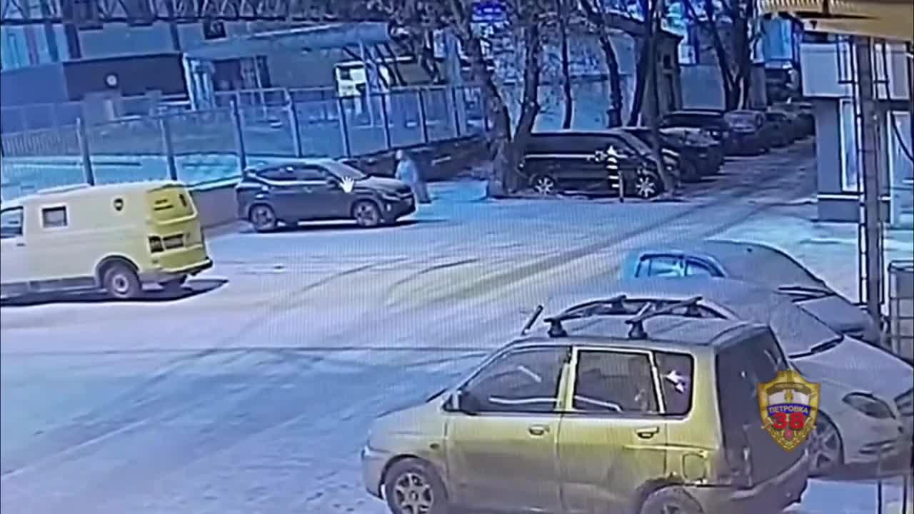 Жительница Москвы задержана за поджог петард под автомобилем по указанию неизвестных