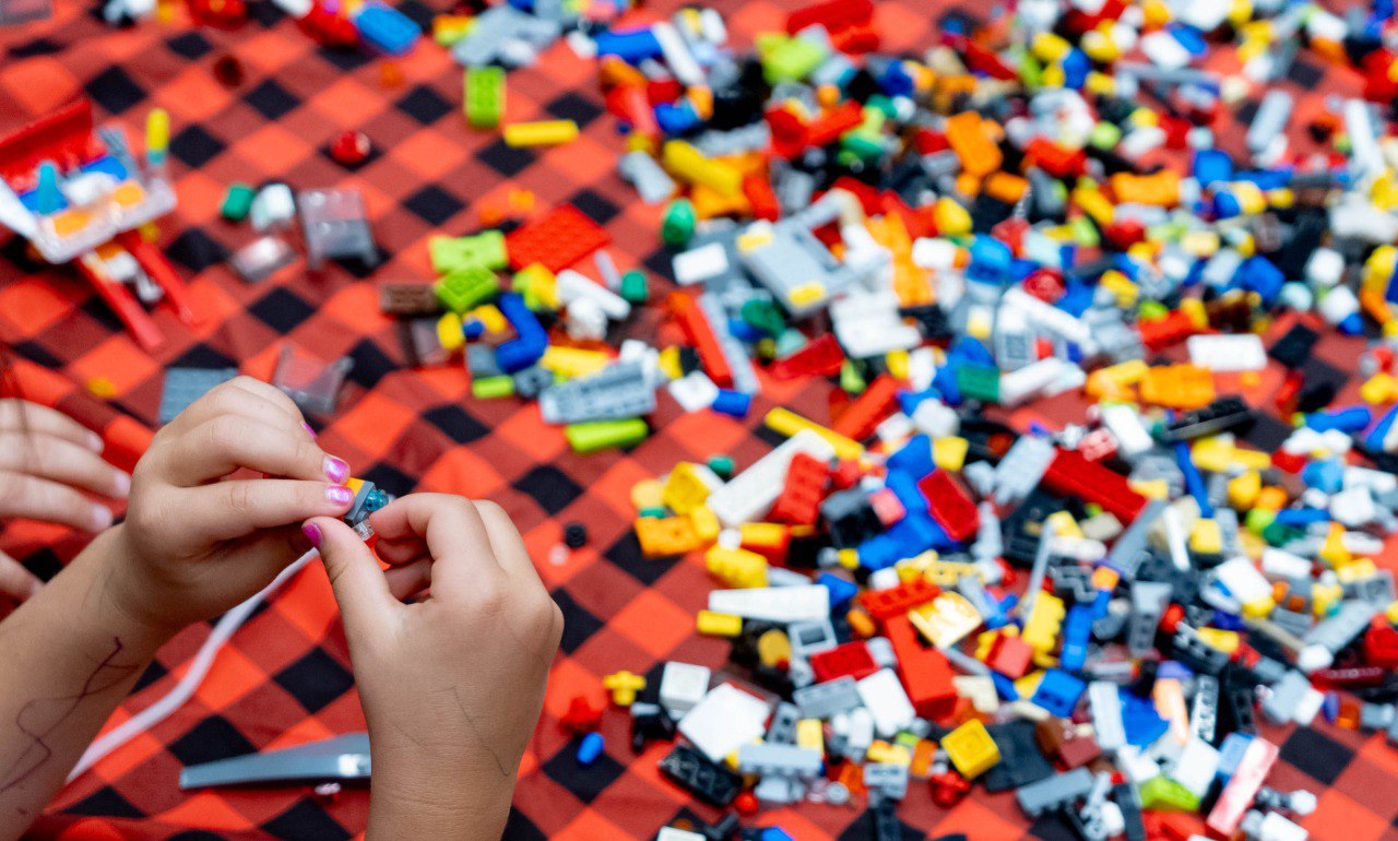 LEGO как антистресс С 1 июня в компании Deloitte заработала обновленная программа благополучия, в рамках которой сотрудники могут получить до $1000 в год на то, что делает их счастливее. Потратить компенсацию можно на спортзал, приставку, массажер или огромную коробку LEGO. Как вам такая программа поддержки? — надеюсь мой босс возьмет на заметку — в нашей компании лучше — надо срочно менять работу Пожалуй, лучший телеграм-канал о маркетинге