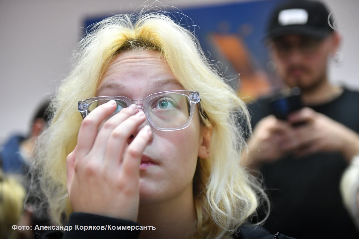 Дело о дискредитации ВС РФ вновь возбудили в отношении уличной певицы Наоко В отношении Дианы Наоко Логиновой солистки уличной группы Стоптайм возбуждено очередное административное производство по ч 3 ст 20 3 3 КоАП РФ дискредитация ВС РФ Материалы дела находятся в Дзержинском районном суде дата и время пока не назначены В конце октября Ленинский райсуд признавал госпожу Логинову виновной по аналогичной статье за исполнение песни Ты солдат иноагента Монеточки Тогда ее оштрафовали на 30 тыс рублей Кроме того материалы дела по статье 20 3 3 КоАП РФ на вокалистку Стоптайма поступали и в Куйбышевский райсуд однако представители Фемиды вернули документы полицейским для устранения недостатков kommersant sz