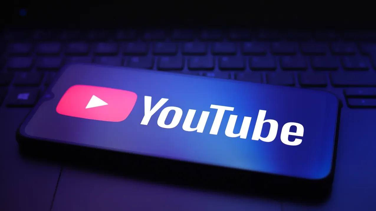 YouTube внедрил функцию позволяющая родителям устанавливать лимиты времени просмотра коротких роликов Shorts для аккаунтов их детей Вскоре по словам представителей платформы у них появится возможность устанавливать полную блокировку такого контента для пользователей младше 18 лет Getty Images
