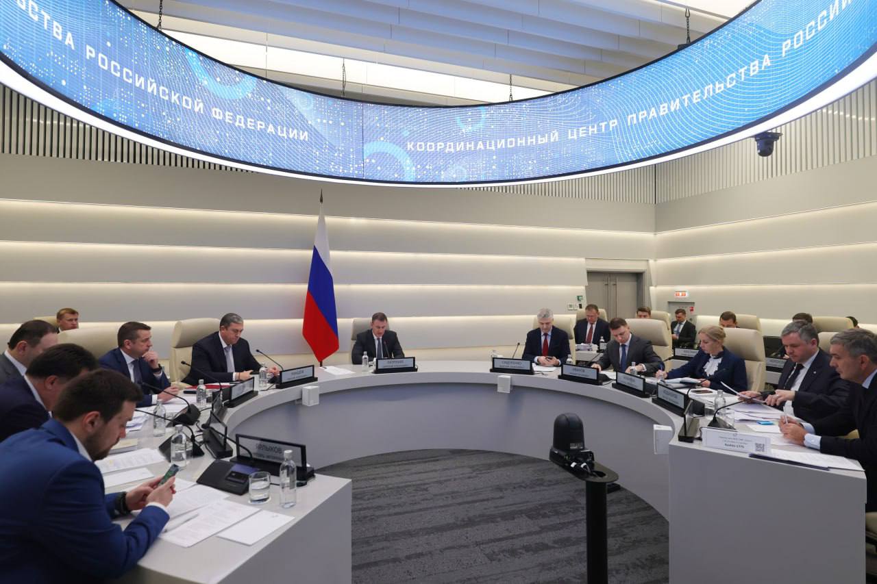 По программе квот под киль заказчикам сдано 48 рыбопромысловых судов Об этом заявил вице премьер РФ Дмитрий Патрушев на заседании по вопросу координации работ по завершению строительства рыбопромысловых судов в рамках реализации программы инвестквот К настоящему моменту заказчикам сданы 48 новых высокопроизводительных судов Подавляющее большинство из них уже осуществляет промысел Помимо этого активно ведут работу 27 новых рыбоперерабатывающих предприятий цитируют вице премьера в телеграм канале правительства РФ Дмитрий Патрушев отметил работу по повышению производительности отрасли По его словам важнейшую роль играет строительство современного флота и обновление перерабатывающих мощностей в рамках программы инвестиционных квот По итогам совещания он поручил на системной основе повысить качество контроля за соблюдением верфями графиков строительства судов agroexpert Наши каналы