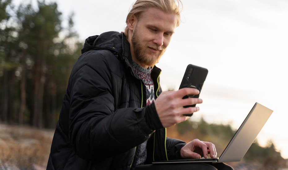 В Санкт Петербурге пропал мобильный интернет В Санкт Петербурге зафиксированы перебои в работе мобильного интернета затронувший основных операторов связи На проблемы с подключением к сети жалуются абоненты МТС МегаФона Т2 и других компаний Сообщения о неполадках начали поступать начиная с полудня Проблемы проявляются в полном отсутствии интернет соединения медленной скорости передачи данных и периодических обрывах связи Многие жители города отмечают что не могут пользоваться мобильными приложениями мессенджерами и другими онлайн сервисами Судя по Детектору сбоев пользователи жалуются на работу сотовых операторов мессенджеров и соцсетей причём жалобы поступают преимущественно от жителей Санкт Петербурга Провайдеры пока не дали официальных комментариев о причинах сбоя и сроках восстановления нормальной работы сетей На горячих линиях операторов подтверждают технические неполадки но не уточняют их масштабы iguides