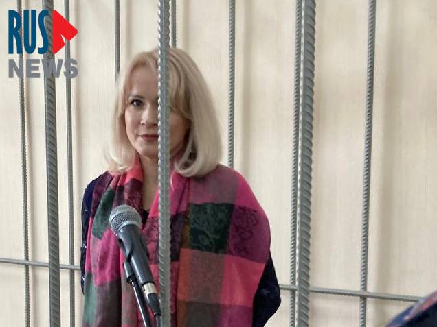 «Три штуки сразу. Мне лучше…», — журналистку RusNews Марию Пономаренко накачали успокоительным и заседание суда продолжилось Присутствующую на заседании суда по ВКС журналистку RusNews Марию Пономаренко медики накачали успокоительным. «Показания все в норме, может продолжать участвовать в процессе», — заявила судье фельдшер Ксения Евтушенко. «Мне дали успокоительные, три штуки сразу. Мне лучше…», — заплетающимся языком сказала Мария. Архивное фото RusNews. #алтай #шипуново Подписаться Помочь RusNews