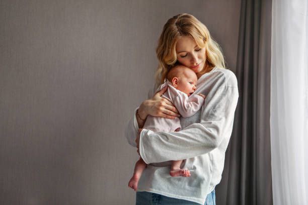 Свыше 1000 рублей в Беларуси с февраля повысят пособия по уходу за детьми до 3 лет С февраля в Беларуси выросли ежемесячные выплаты по уходу за детьми до трех лет Размер пособия увеличился на 7 4 и будет действовать в новом размере до конца июля Пересчет произведен от среднемесячной заработной платы работников в республике Фиксированные суммы пособия с 1 февраля составляют  1000 86 рубля в месяц на первого ребенка увеличение на 68 95 рубля  1143 84 рубля на второго и следующих детей увеличение на 78 80 рубля  1286 82 рубля на ребенка инвалида увеличение на 88 65 рубля Напомним что в соответствии с законодательством размеры данного пособия пересматриваются дважды в год 1 февраля и 1 августа