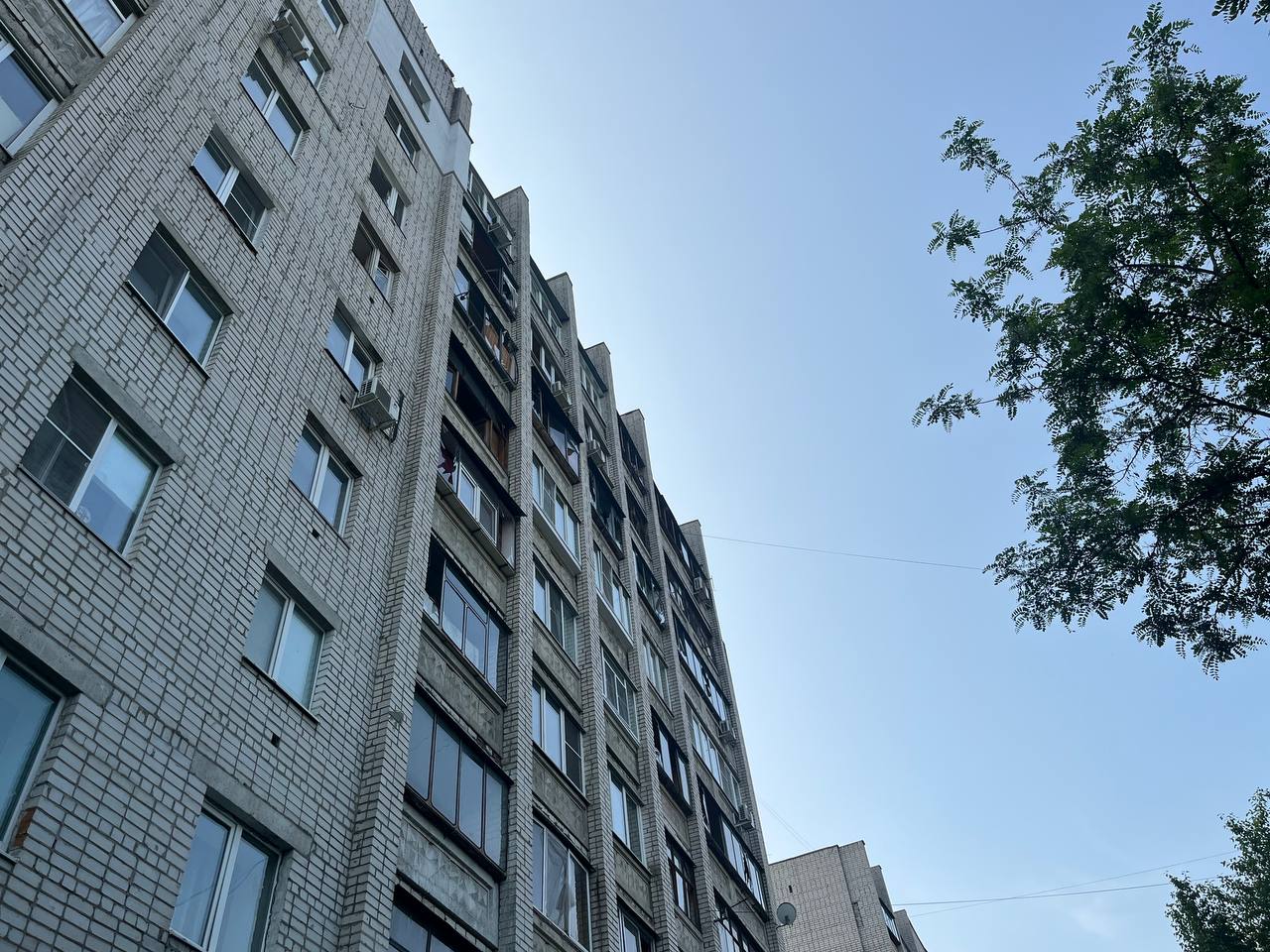 В Курской области будут проводить сходы жильцов пострадавших домов с представителями муниципалитетов и управляющих компаний - Идёт работа по ремонту 7 многоквартирных домов с повреждёнными конструктивами. Основные виды работ - возведение перегородок, монтаж перекрытий и инженерных систем. Взято за практику совместно с представителями муниципалитетов и управляющих компаний регулярно проводить сходы граждан для ответов на вопросы, которые у людей возникают. Очень хорошие результаты это даёт, - рассказал врио замгубернатора Владимир Базаров. Сейм Курская область